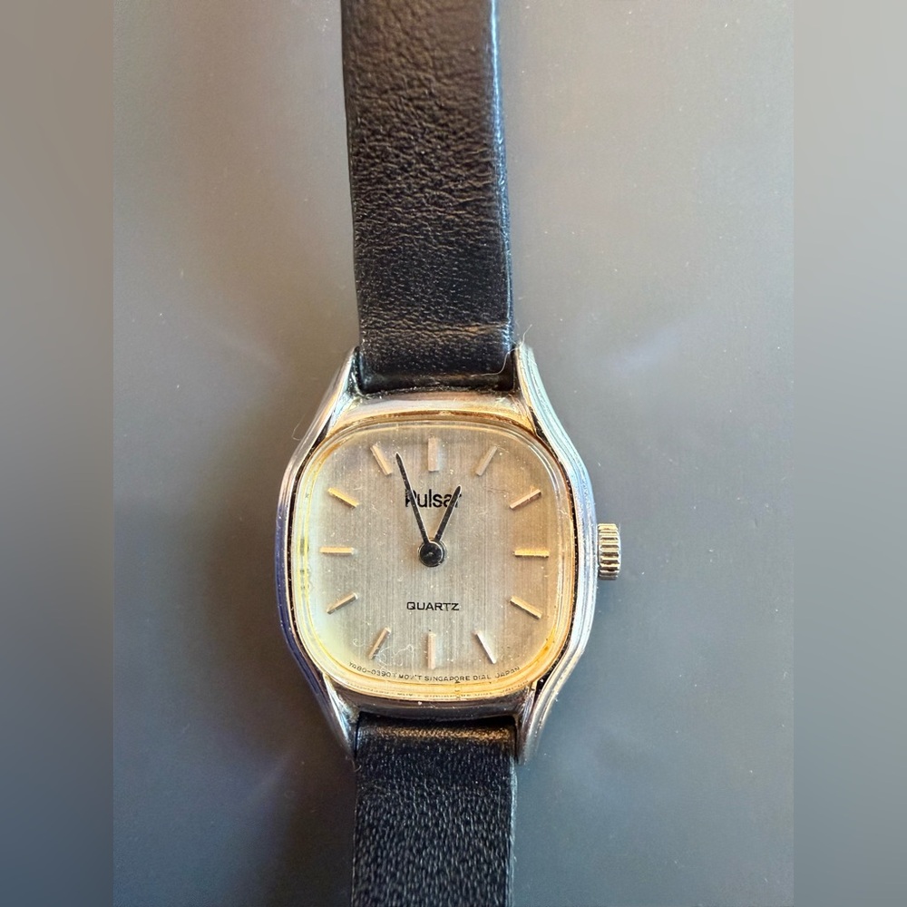 VINTAGE PULSAR Quartz Ladies WATCH Y480-6180 Silver Gold with Black Leather Band
